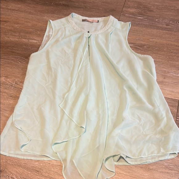 Elegant Sleeveless Light Blue Top 💥 - Picture 1 of 8
